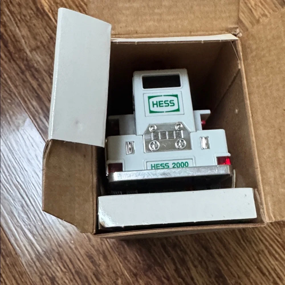 Vintage Hess 2000 Fire Truck collectible toy new in box